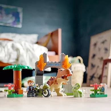 LEGO DUPLO Jurassic World T. rex and Triceratops Dinosaur Breakout ...