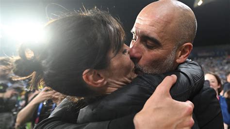 Así es Cristina Serra, la discreta mujer de Pep Guardiola, con la que ...