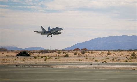 Pilot Dead After USMC F/A-18 Hornet Crash near CAS Miramar - Fighter Jets World