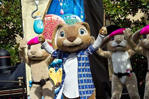 Easter Bunny comes to Universal Orlando with new live performances by "Hop" movie characters ...