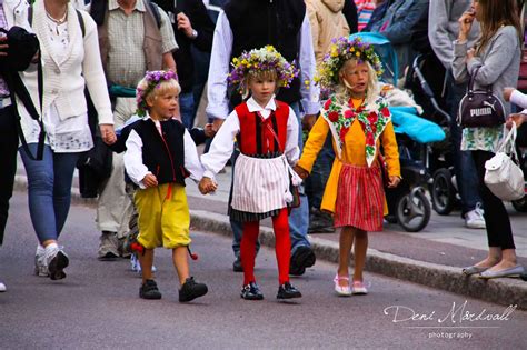 Traditional Swedish Clothing | Travel theme – tradition (Swedish Midsummer celebration) | One ...