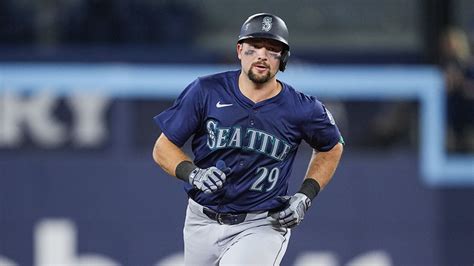 Beef Continues: Mariners' Cal Raleigh burns Blue Jays after HR