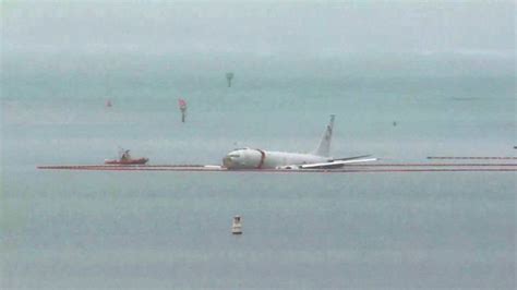 P-8A Poseidon: US Navy jet overshoots runway into water off Hawaii ...