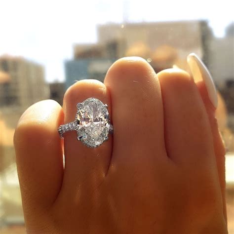 4 Reasons to Choose an Oval Diamond Engagement Ring In 2022 | Diamond ...