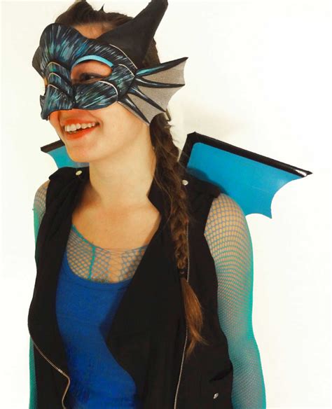 How to make a Dragon Costume | scratchandstitch.com