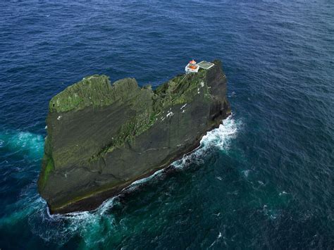 The Ultimate Guide to the Top 10 Lighthouses in Iceland