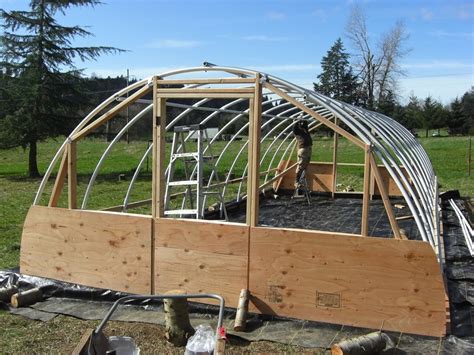 Diy Pvc Hoop Greenhouse Plans : Pvc Greenhouse Plans Hoop, Small Curio ...