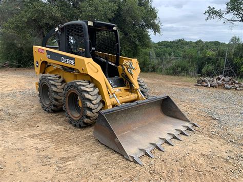 Mini Excavator vs. Skid Steer: What's the Difference? What's Better?