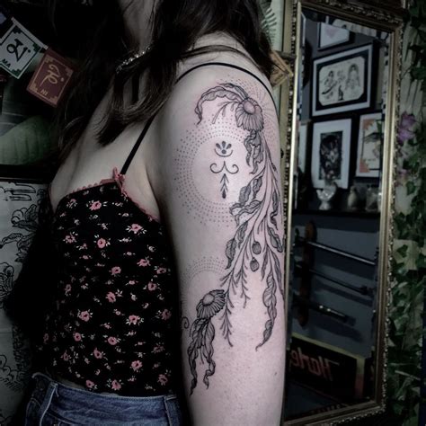 33 Lovely Daisy Tattoo Ideas