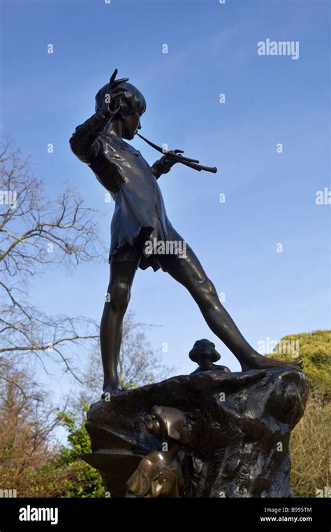 Peter Pan Statue in Kensington Gardens London Stock Photo - Alamy