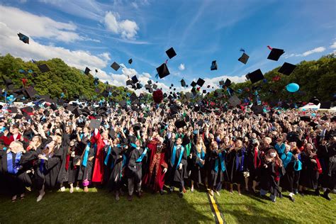 Graduation Ceremony on the Hofgartenpark — University of Bonn