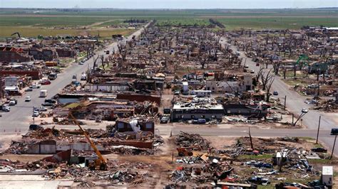 4 mai 2007 – Greensburg, Kansas, est presque entièrement détruite par une tornade EF-5 - Nima REJA