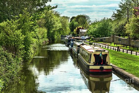 The Oxford Canal At Thrupp Photograph by Ian Lewis - Fine Art America