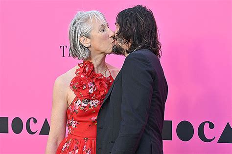 Keanu Reeves & GF Alexandra Grant Share Kiss At Art Gala In L.A ...