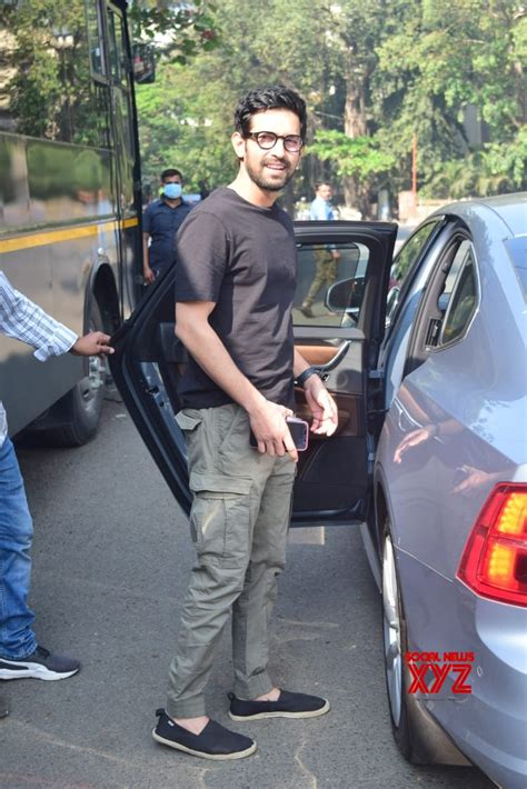 Vikrant Massey Spotted At Andheri - Gallery - Social News XYZ