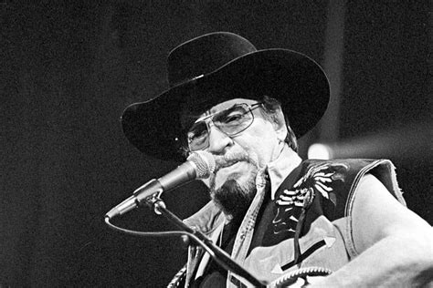 10 Best Waylon Jennings Songs of All Time - Singersroom.com