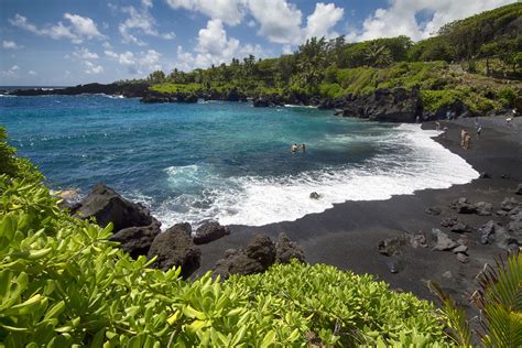 Maui's Black sand beach,Waianapanapa state park. Maui, Hawaii - pmimaui