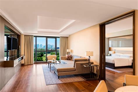 Accommodation in Manila - Resort World Hotel Rooms | Manila Marriott Hotel