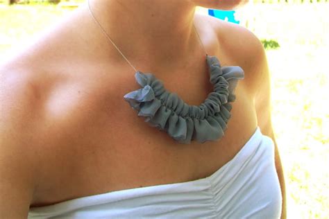 Ruffle Necklace Tutorial