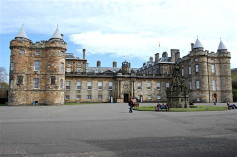 Fascinating facts about the Palace of Holyroodhouse - Discover Walks Blog