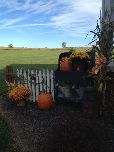 Country Fall Decor / COUNTRY FALL PUMPKIN PORCH DECORATING. RUSTIC COTTAGE ... : Find fall ...