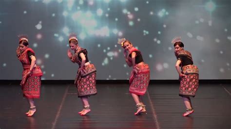 Sambalpuri Indian folk dance by Russian girls in Macedonia - YouTube