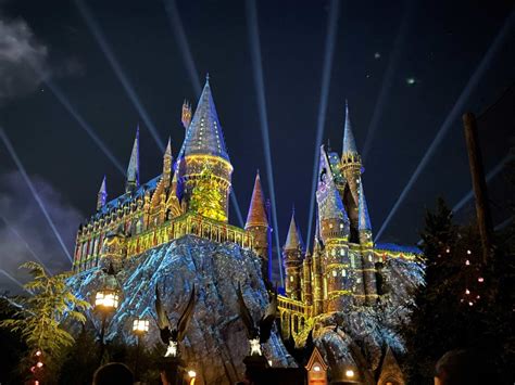 PHOTOS, VIDEO: The Magic of Christmas at Hogwarts Castle Nighttime Show Returns for the 2021 ...