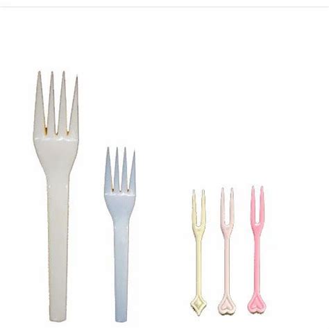 Disposable Plastic Forks at best price in Ahmedabad by Bothmal Meghraj | ID: 6676262612