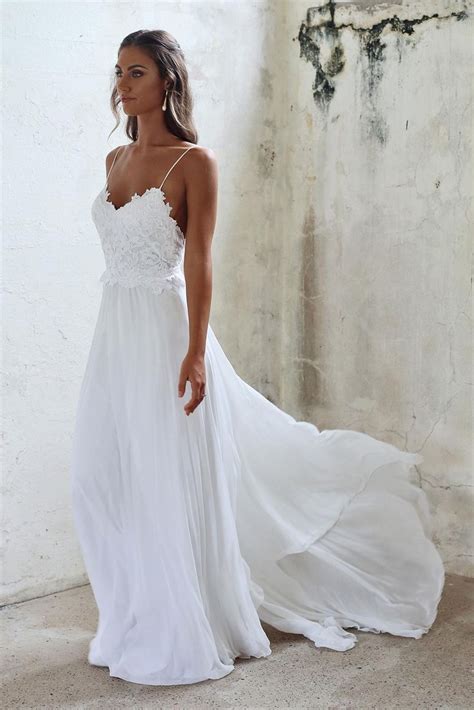 Tips on Choosing Beach Wedding Dresses for Destination Weddings | The Best Wedding Dresses