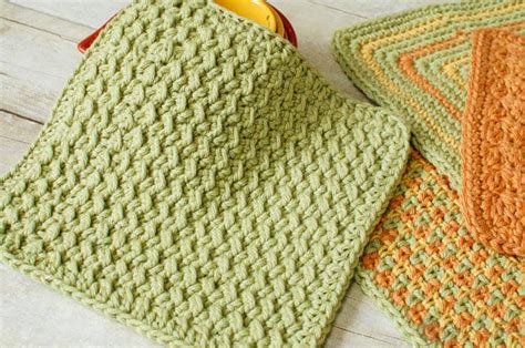 Crunchy Stitch Crochet Dishcloth Pattern - Petals to Picots