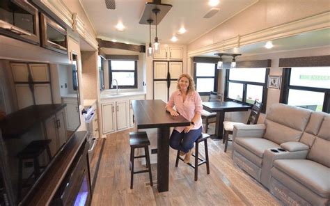 10 Tips for Finding the Perfect RV Model and Floorplan