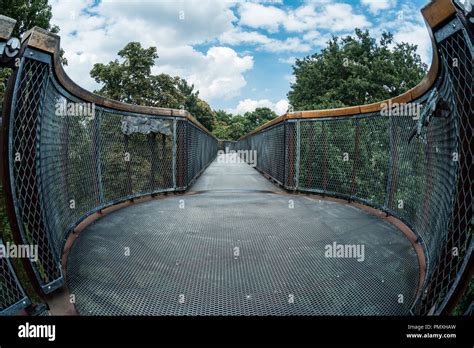 Tree Top Walkway - Kew Gardens Stock Photo - Alamy