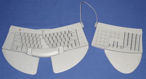 Apple Adjustable Keyboard: 1993 Ergonomic Keyboard Review