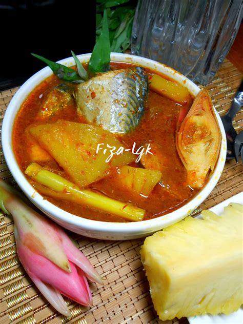 ASAM PEDAS IKAN TONGKOL DENGAN NENAS | Fiza's Cooking