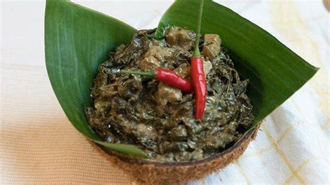 Laing is a Bicolano dish that is made of dried taro (gabi) leaves and coconut milk. | Laing ...