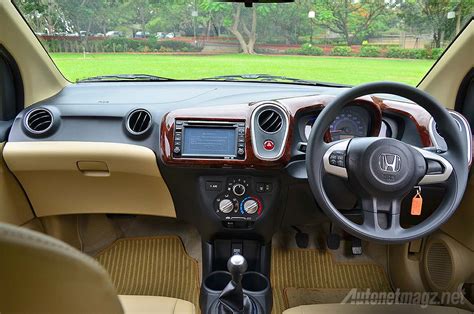 Interior dashboard Honda Mobilio RS hitam | AutonetMagz :: Review Mobil dan Motor Baru Indonesia