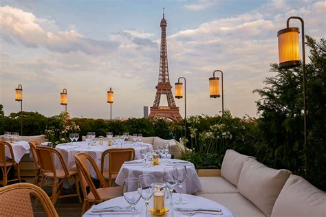 Restaurant Vue Tour Eiffel | Kiss Me in Paris (2024)