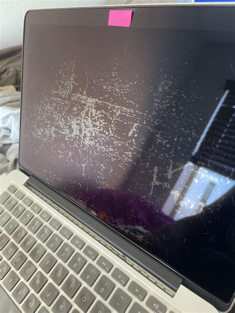 How to clean a macbook computer screen - roadpassl