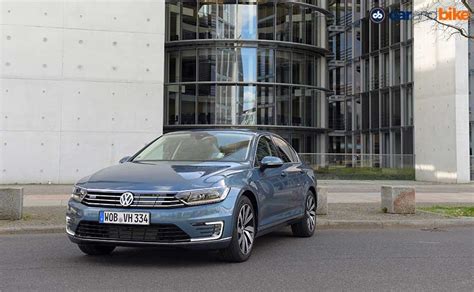 Volkswagen Passat GTE Review - CarandBike