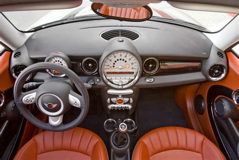 Interface Experts Review the MINI Interior - MotoringFile