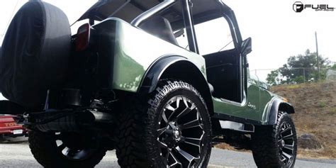 Jeep Wrangler w/ 20x10 Fuel Assault D546 Wheels