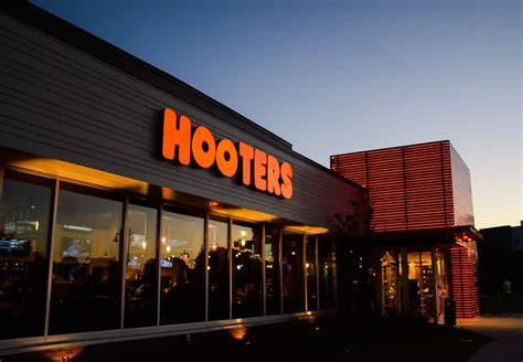 Hooters Opens New Location in Downtown Montreal | Restaurant Magazine