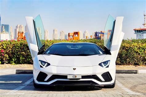 Guide to the Best Supercar Rental Experience in Dubai - OneClickDrive Car Rental Blog