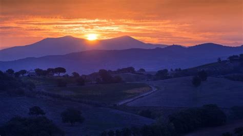 10 Volcanos to Visit in Italy - Active Volcanos in Italy | IB