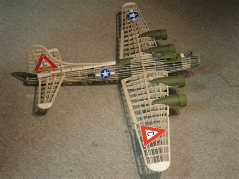 Virtual Aerodrome - Model Aircraft Gallery - Guillows Series 2000 - B17 ...