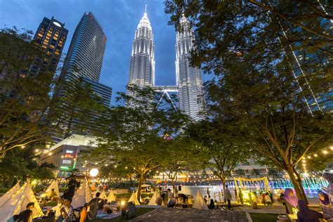 Picnic In The Park At Suria KLCC Has Tents, Live Music & Free-flow Drinks