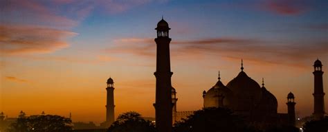 Badshahi Mosque Lahore Pakistan at sunrise. | Badshahi mosque, Pakistan, Tourism