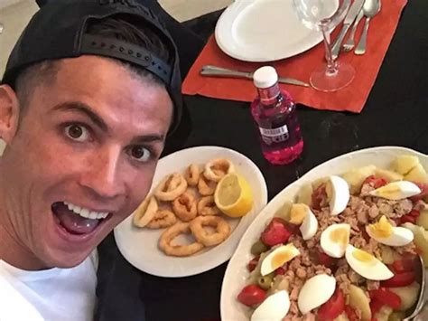 This is everything Cristiano Ronaldo eats and drinks for breakfast, lunch, and dinner | Business ...