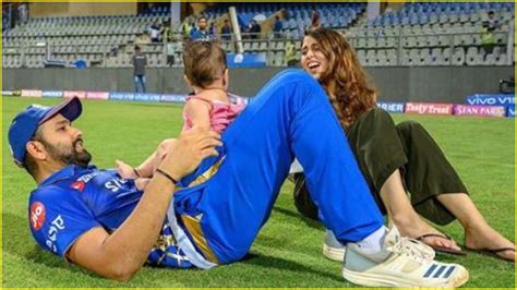 Rohit Sharma Daughter - Rohit Sharma Shares Adorable Picture Of His Daughter Samaira On ...