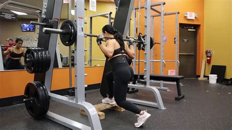 Smith Machine Lunges with Front Foot Elevated - YouTube